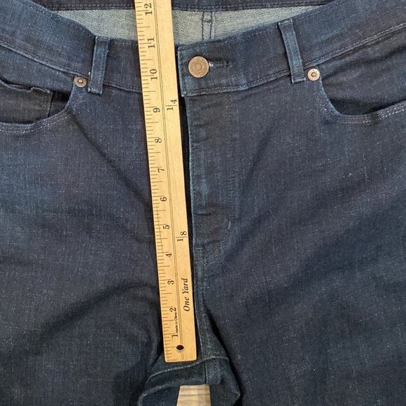 LEVI'S Super Chic Dark Wash Classic Straight Leg Jeans Size 16 - Picture 7 of 11